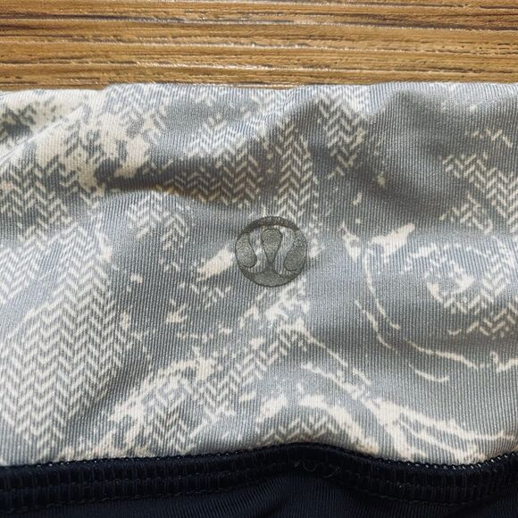 LULULEMON 4 Black Fast Free Crop Luxtreme 18” Ruched Leggings Floral Waist Run - Picture 3 of 16